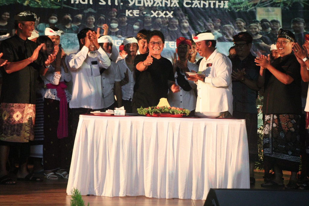 Bupati Giri Prasta Hadiri Perayaan HUT ST Yowana Canthi Ke-30